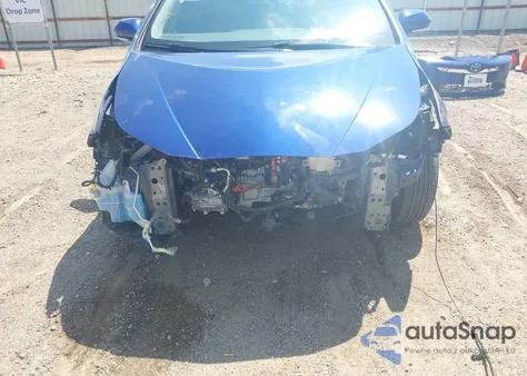 2018 Toyota Prius Three из США, поврежденный, VIN JTDKARFU6J3065150